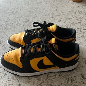 Nike Men's Black and Yellow Low-Top Athletic Sneakers